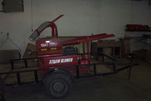 STRAW BLOWER WITH TRAILER